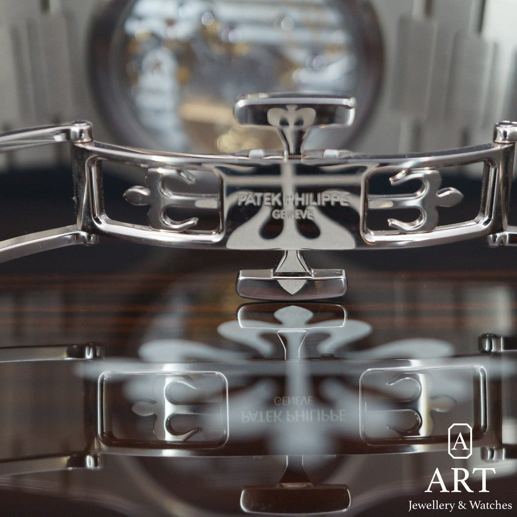 Pre-Owned Patek Philippe Nautilus 43mm 5740/1G