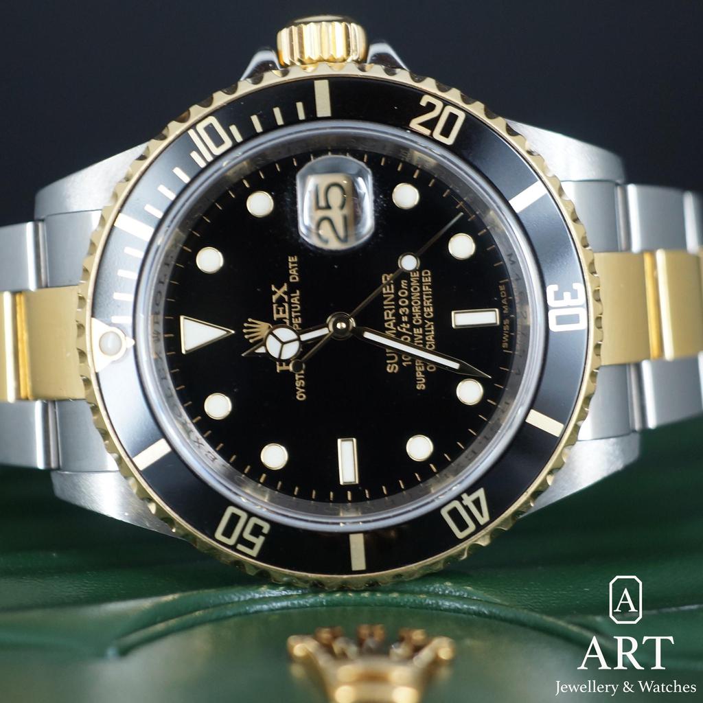 Pre-Owned Rolex Submariner Date 40mm 16610LN