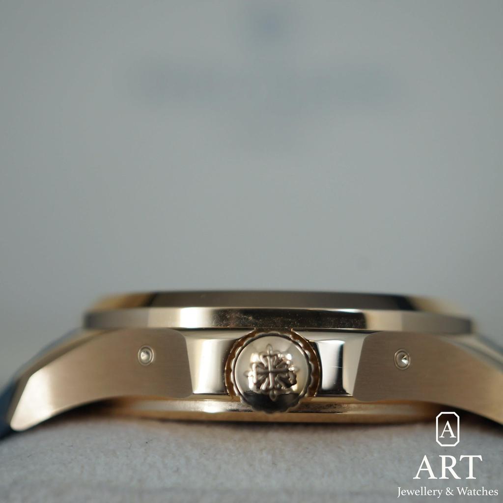 Pre-Owned Patek Philippe Aquanaut 39.9mm 5261R