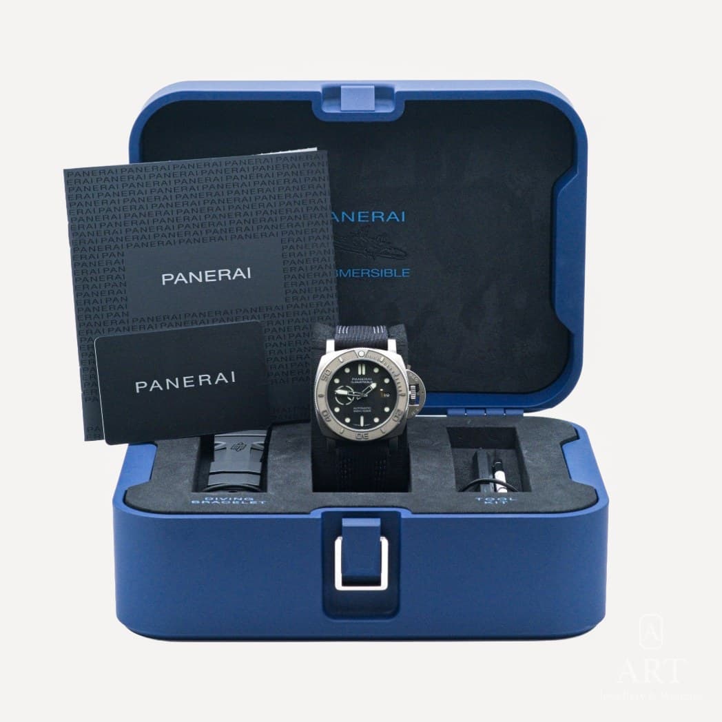 Panerai Luminor Submersible Mike Horn Edition watch, black dial, reference PAM00984 (2)