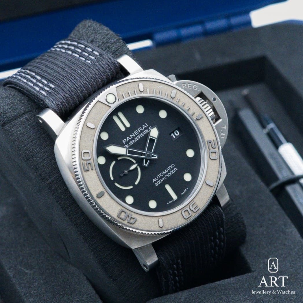 Panerai Luminor Submersible Mike Horn Edition watch, black dial, reference PAM00984 (5)