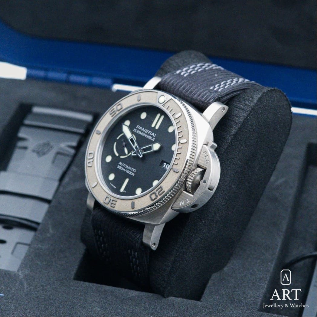 Panerai Luminor Submersible Mike Horn Edition watch, black dial, reference PAM00984 (6)