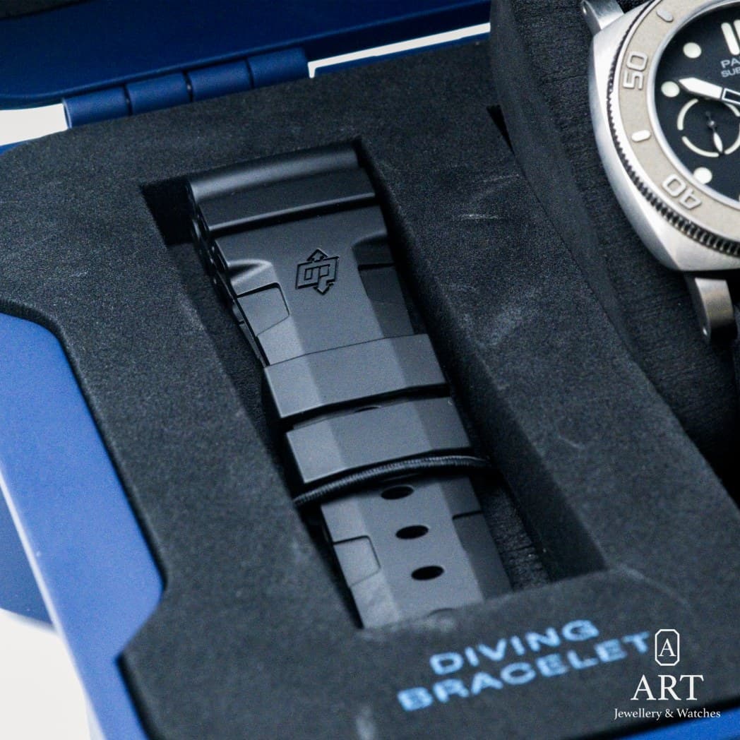 Panerai Luminor Submersible Mike Horn Edition watch, black dial, reference PAM00984 (7)