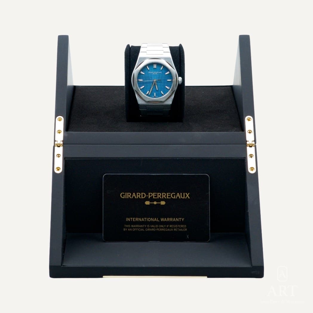 Girard-Perregaux Laureato Fifty watch, blue dial, reference 81008-11-3530-1CM (2)