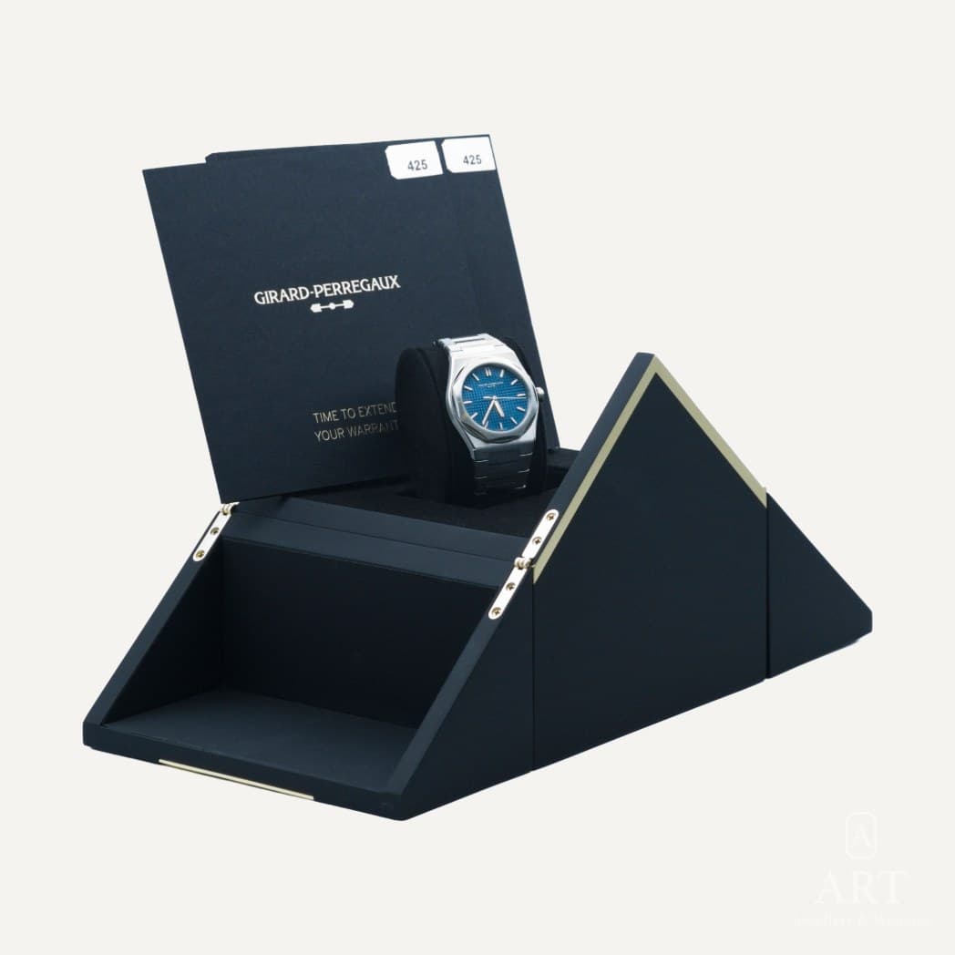 Girard-Perregaux Laureato Fifty watch, blue dial, reference 81008-11-3530-1CM (7)