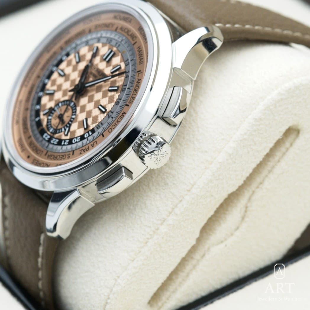Patek Philippe Complications World Time Flyback Chronograph saati, somon kadran, referans 5935A-001 (5)
