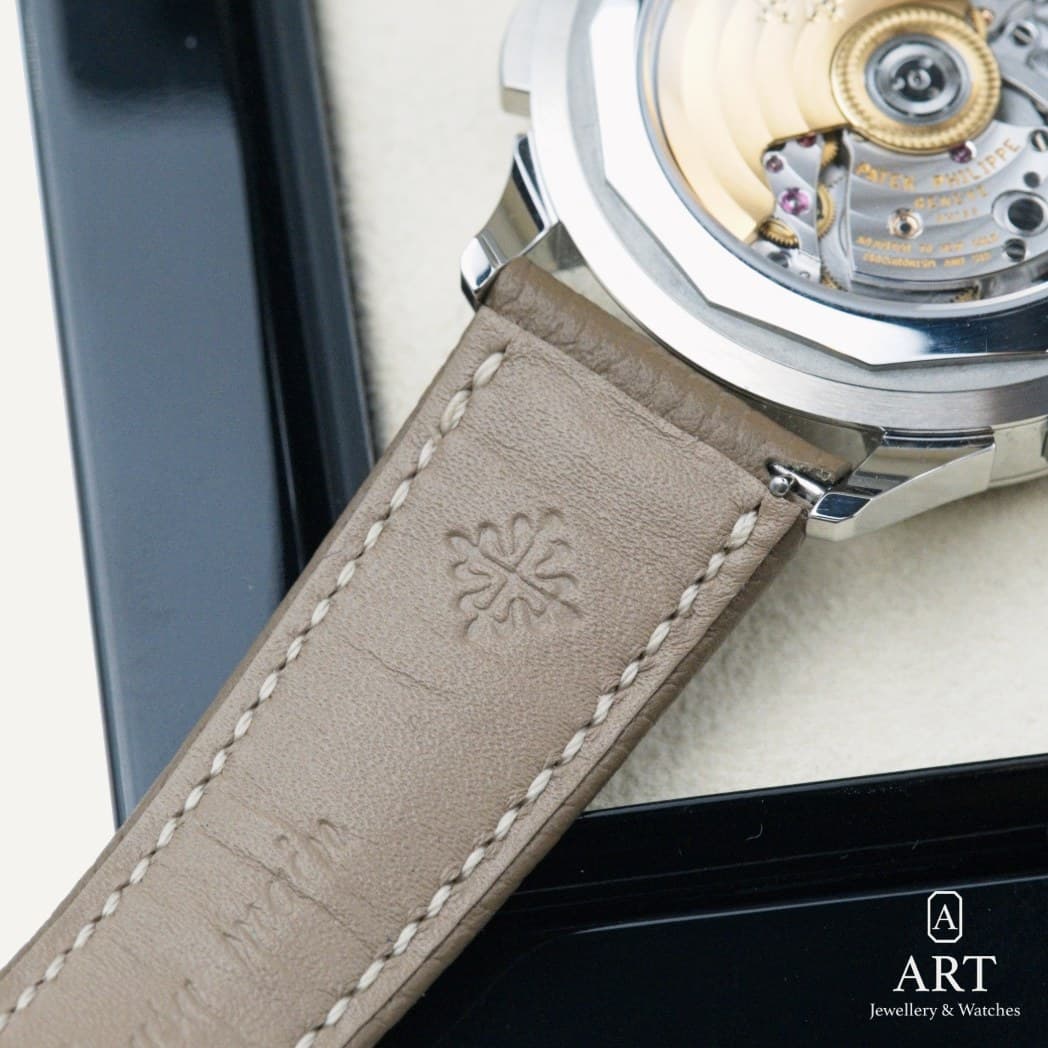 Patek Philippe Complications World Time Flyback Chronograph saati, somon kadran, referans 5935A-001 (7)