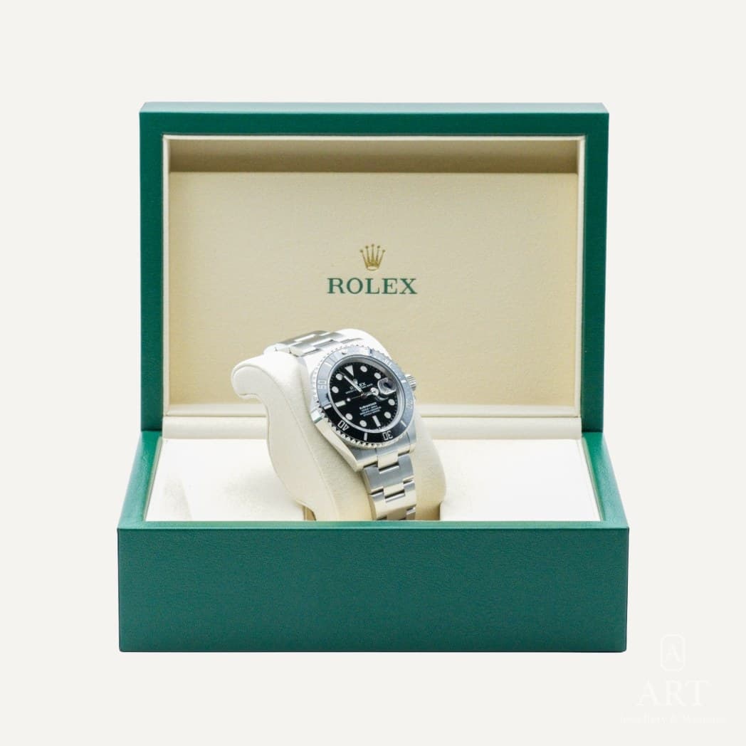 Rolex Submariner watch, black dial, reference 126610LN (3)