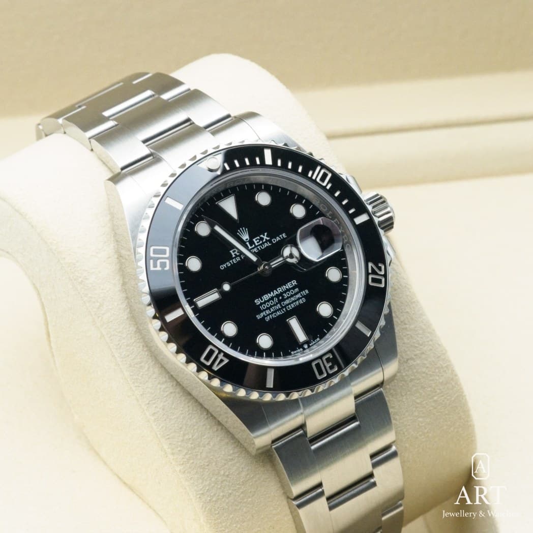 Rolex Submariner watch, black dial, reference 126610LN (5)