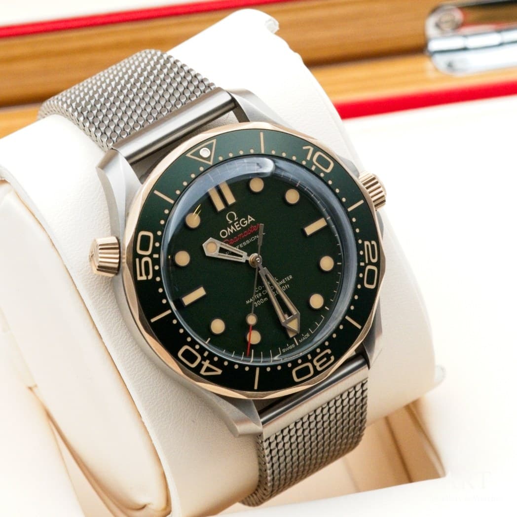 Omega Seamaster Diver 300M watch, green dial, reference 210.90.42.20.10.001 (5)