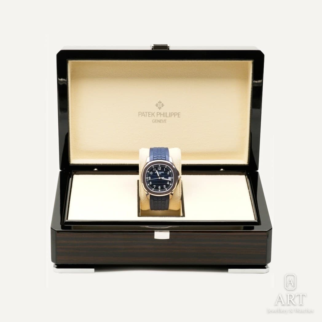 Patek Philippe Aquanaut watch, blue dial, reference 5168G-001 (2)