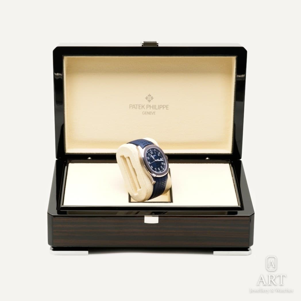Patek Philippe Aquanaut watch, blue dial, reference 5168G-001 (3)