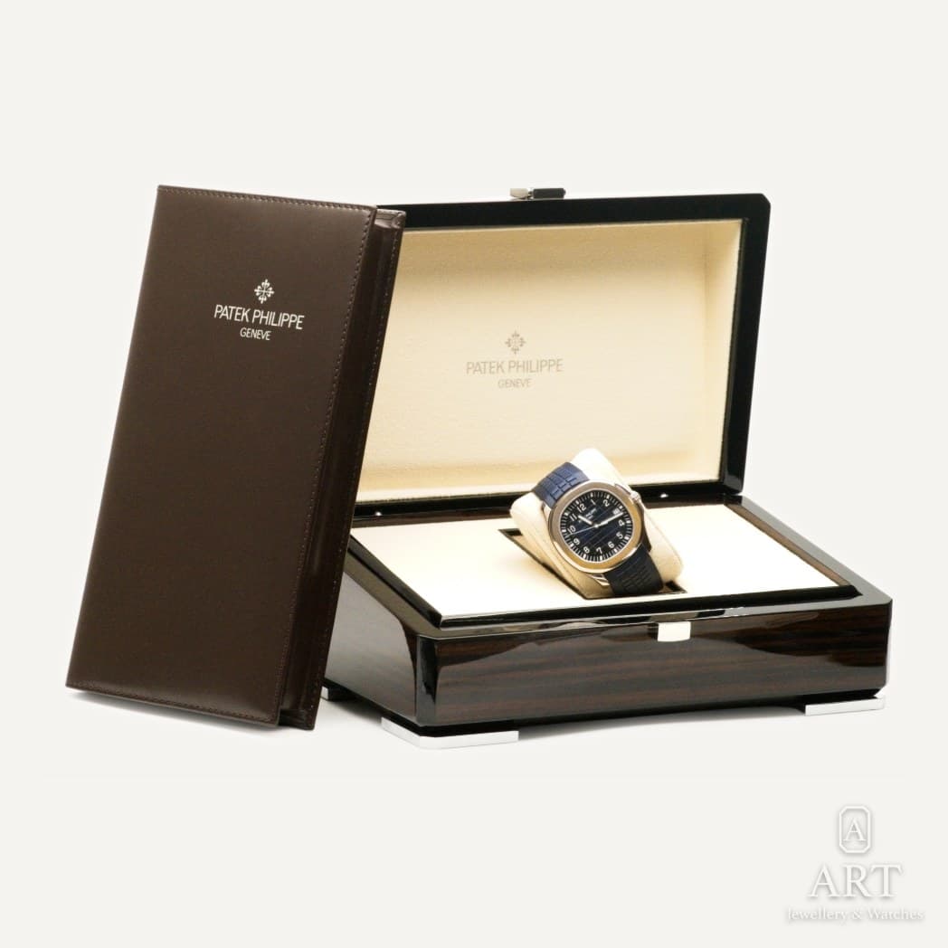 Patek Philippe Aquanaut watch, blue dial, reference 5168G-001 (5)