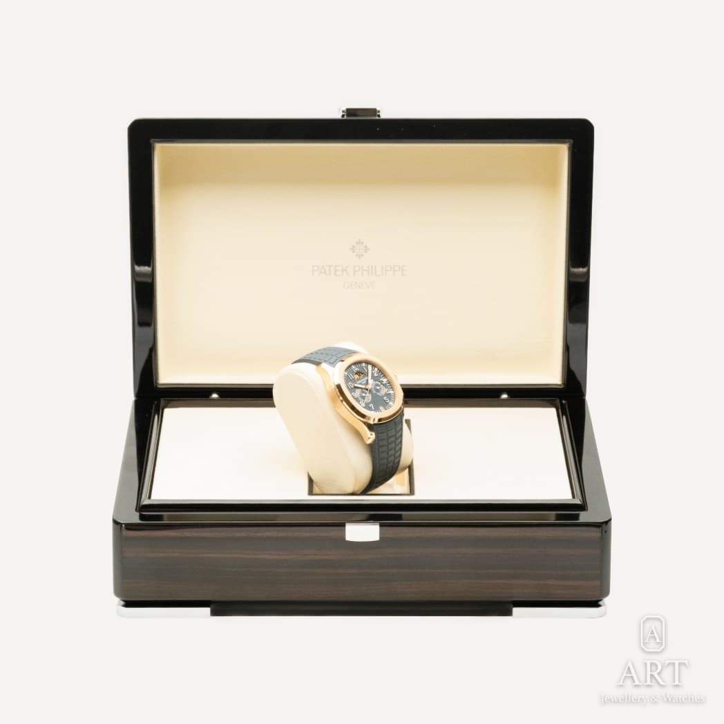 Patek Philippe Aquanaut Luce Annual Calendar watch, blue dial, reference 5261R-001 (3)