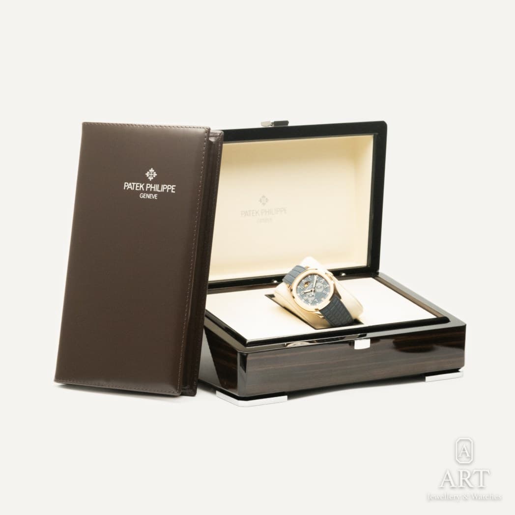 Patek Philippe Aquanaut Luce Annual Calendar watch, blue dial, reference 5261R-001 (5)