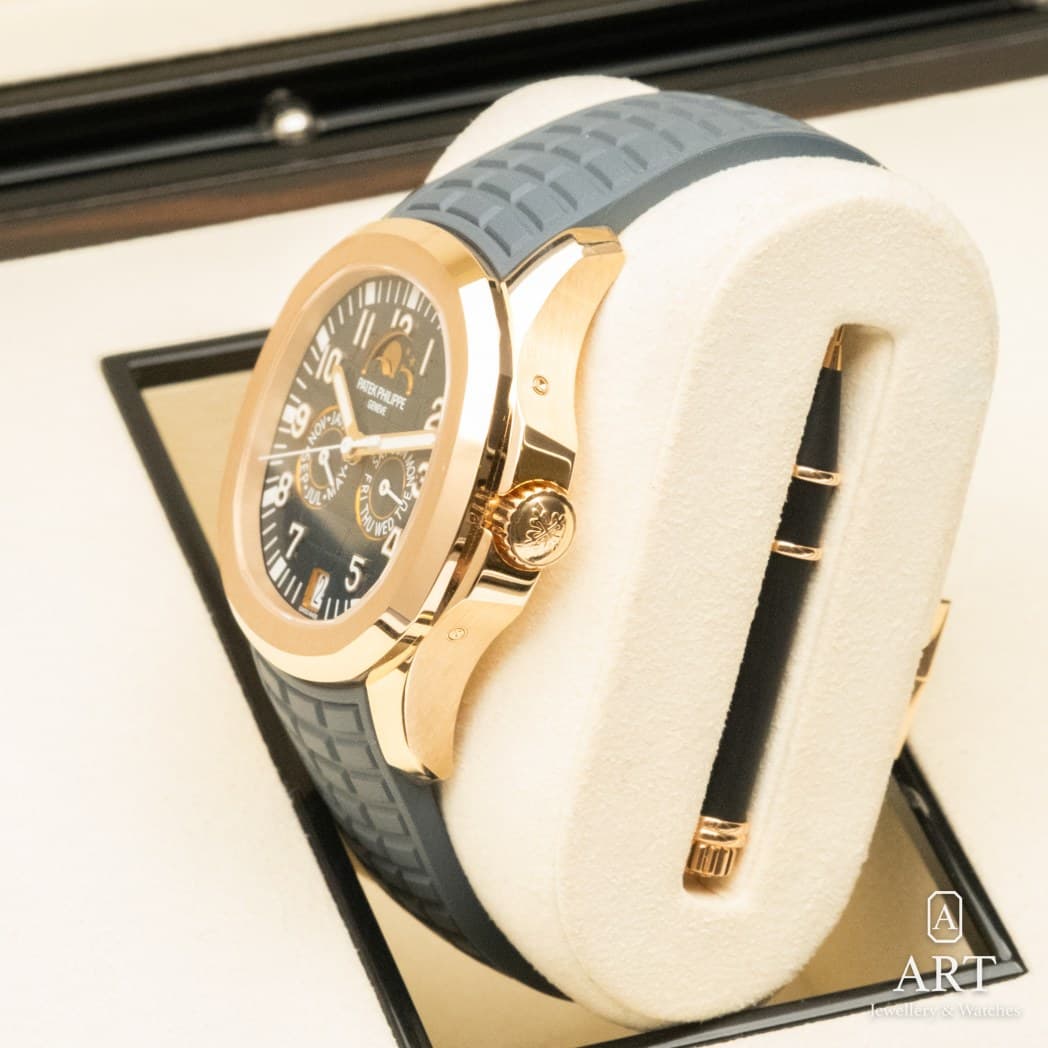 Patek Philippe Aquanaut Luce Annual Calendar watch, blue dial, reference 5261R-001 (7)