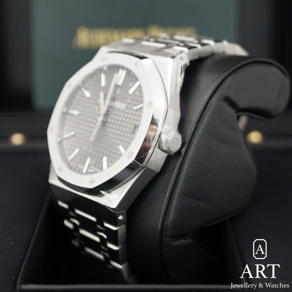 Pre-Owned Audemars Piguet Royal Oak 41mm 15500ST