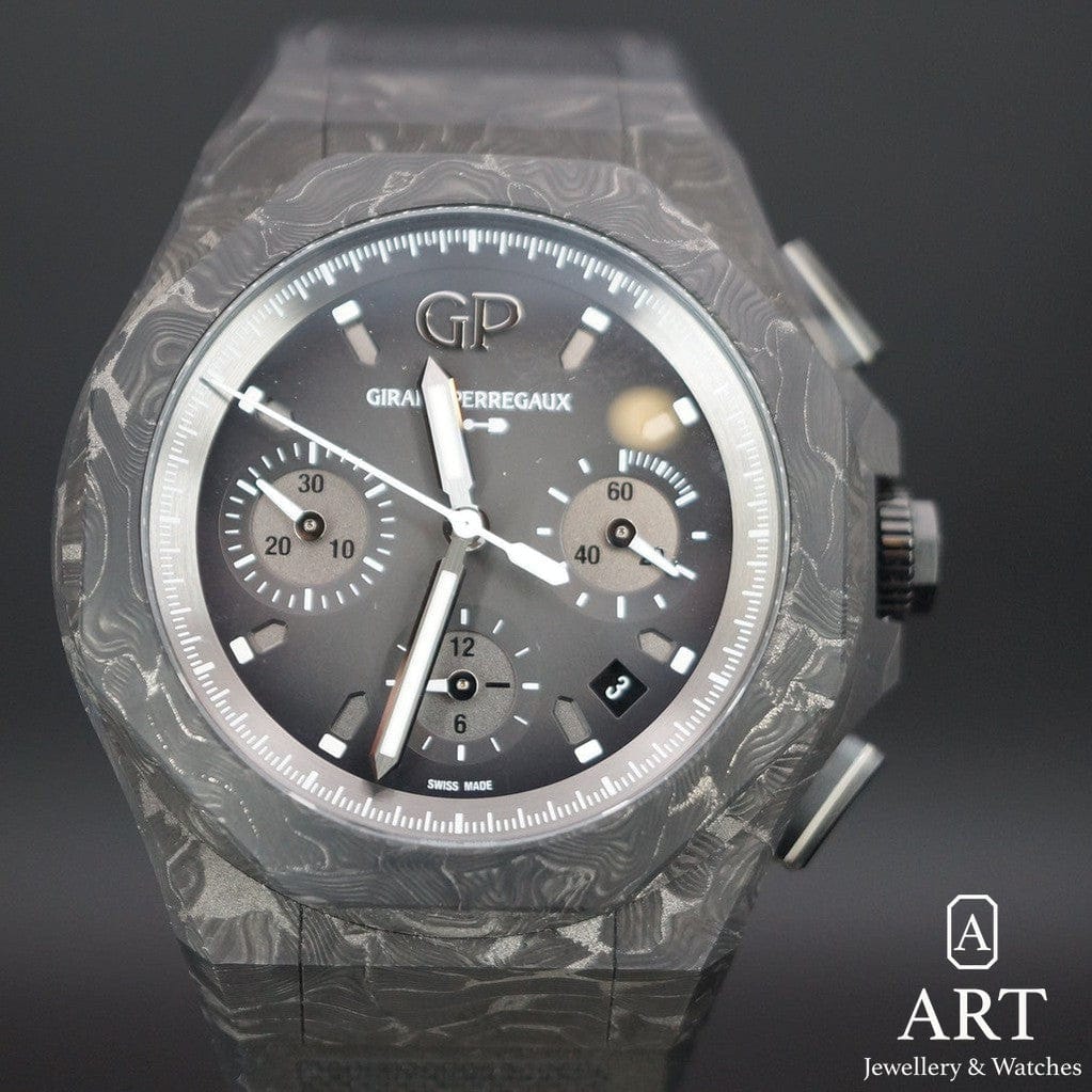 New Girard-Perregaux Laureato 44mm 81060-41-322-21CX