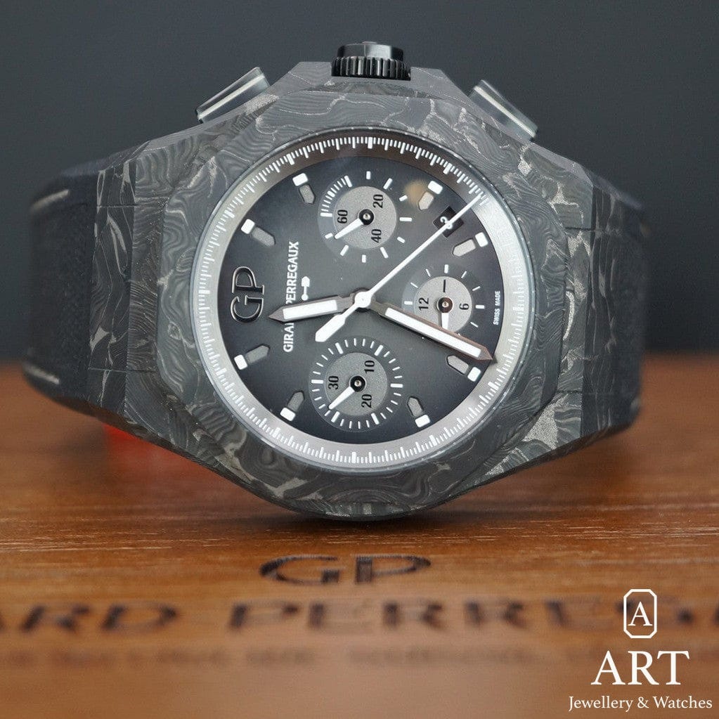 New Girard-Perregaux Laureato 44mm 81060-41-322-21CX