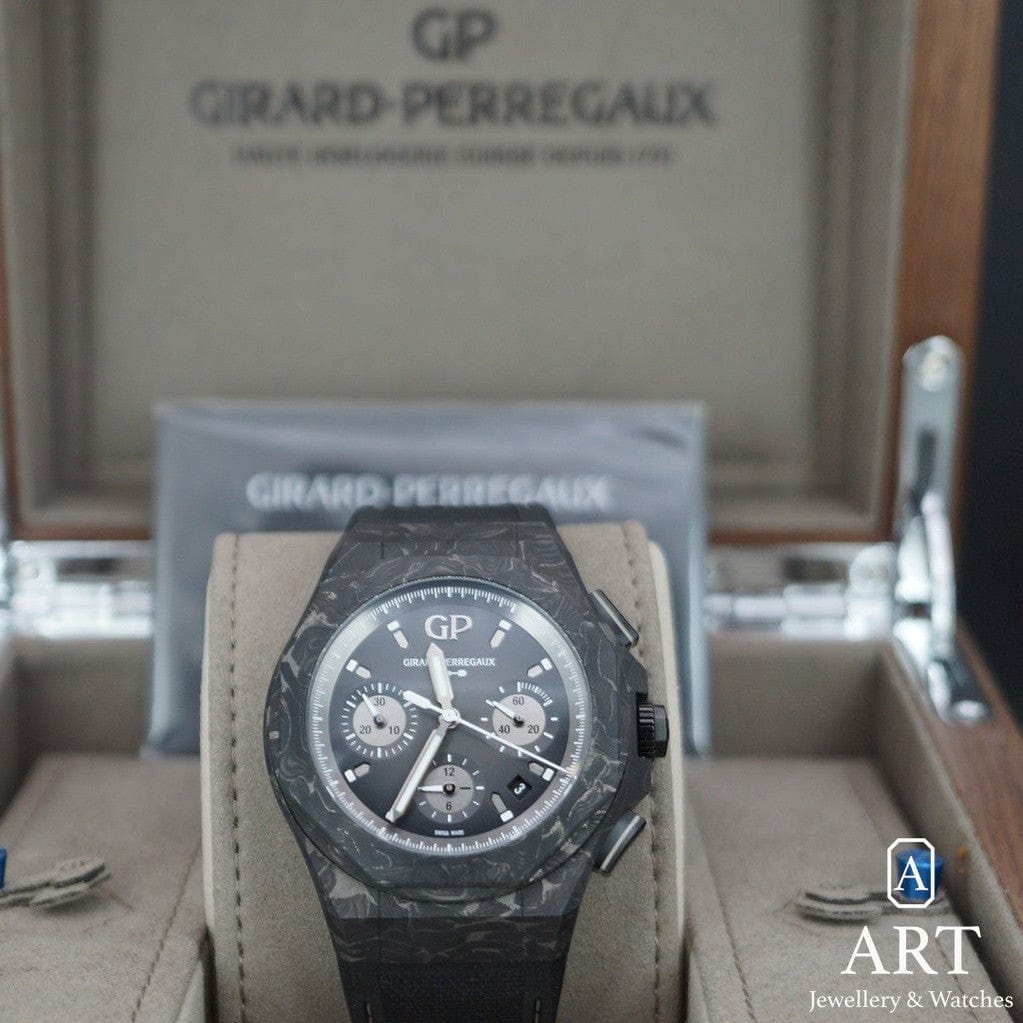 New Girard-Perregaux Laureato 44mm 81060-41-322-21CX