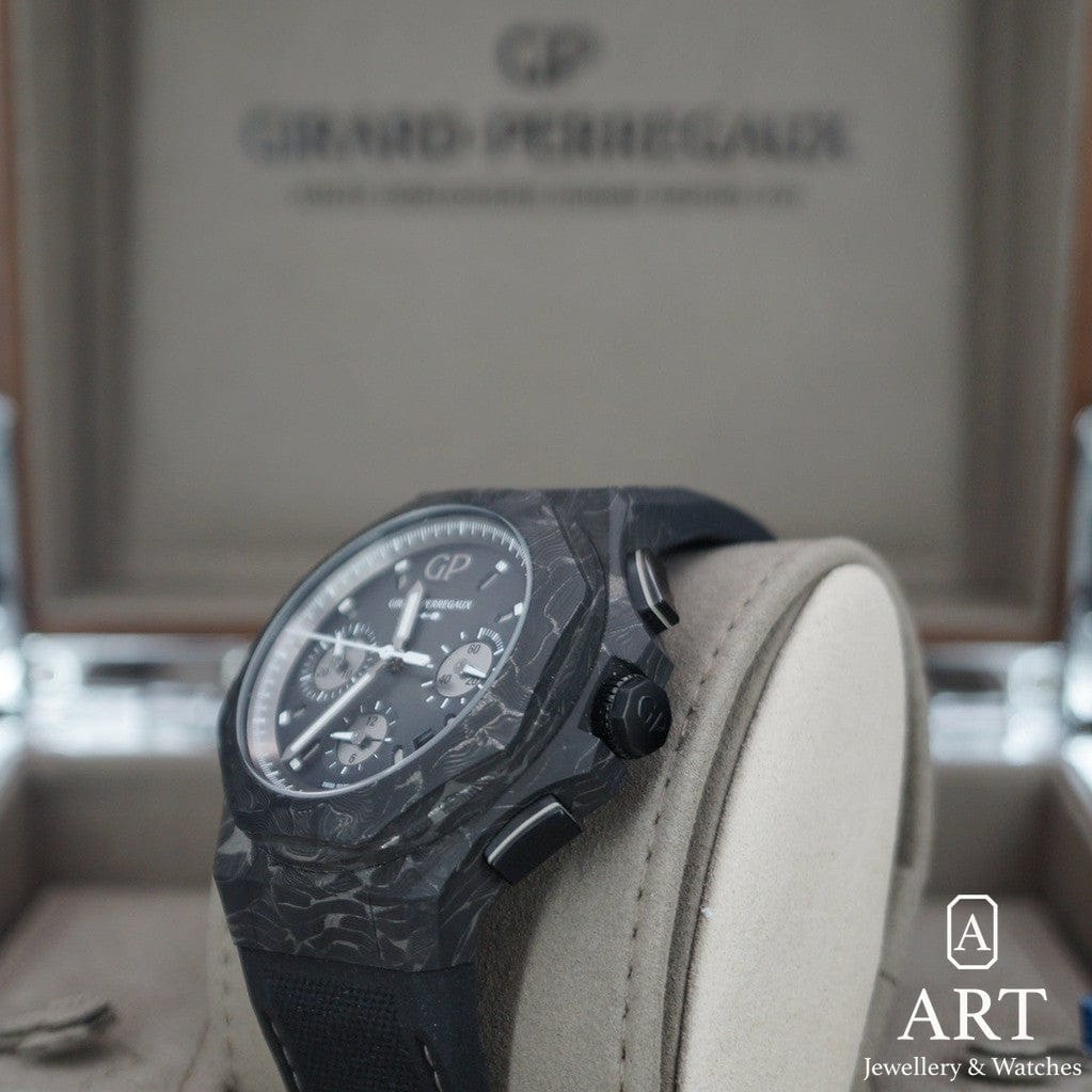 New Girard-Perregaux Laureato 44mm 81060-41-322-21CX